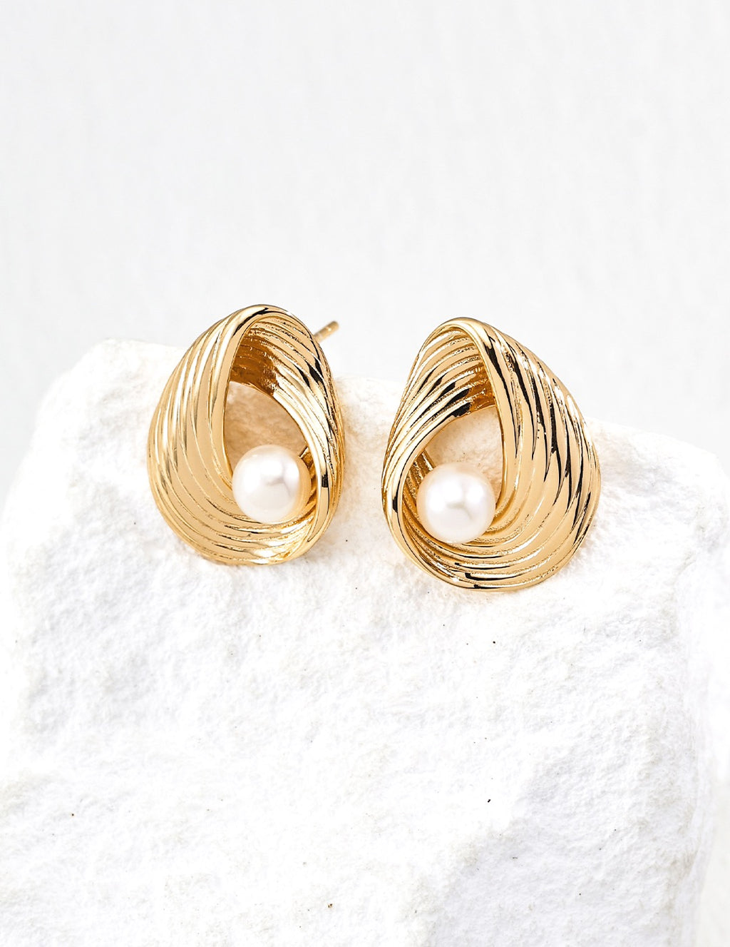 Contemporary S925 Pearl Set — Infinity‑Link Necklace & 2cm Earrings