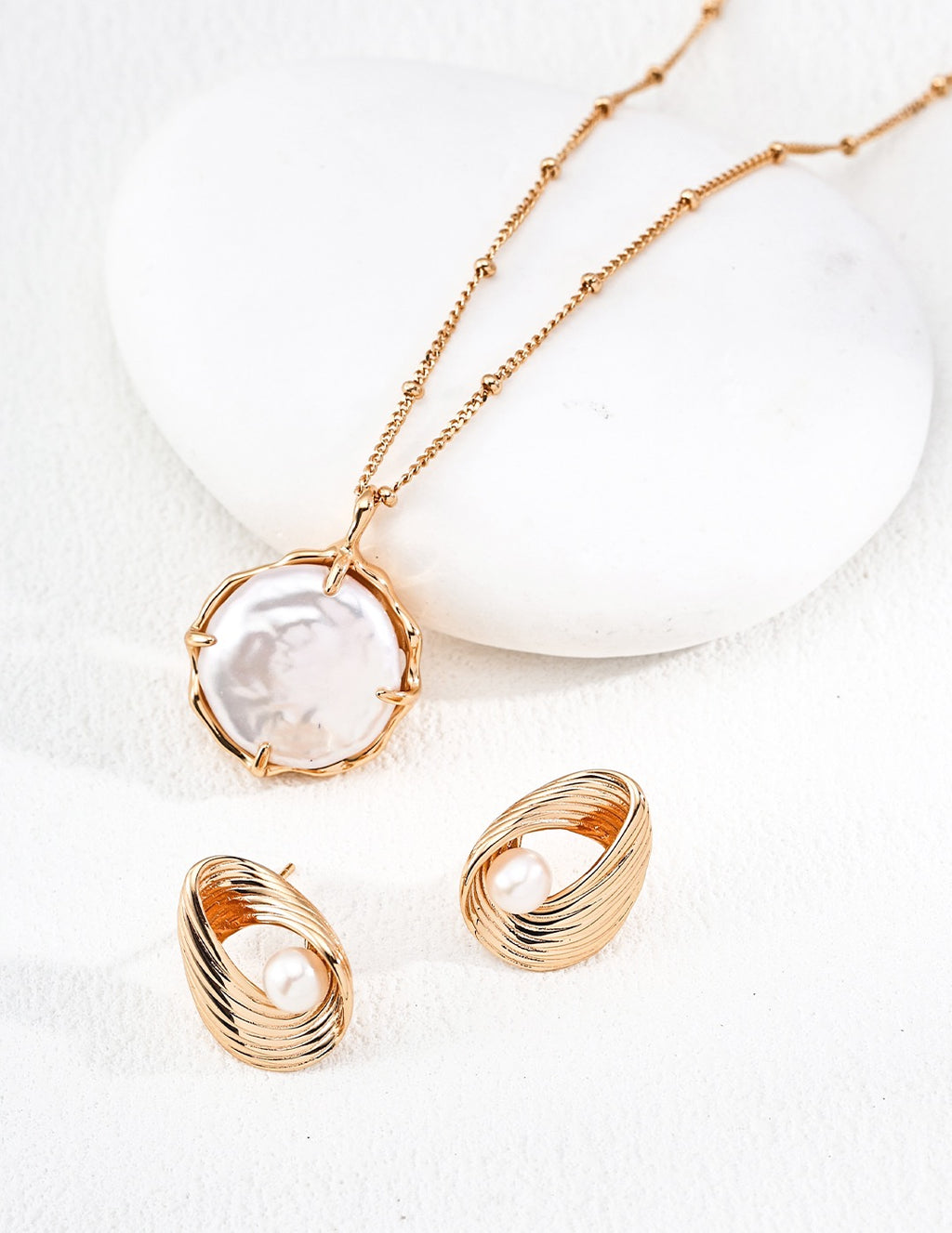 Contemporary S925 Pearl Set — Infinity‑Link Necklace & 2cm Earrings